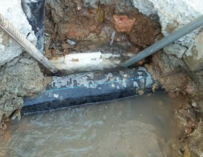 察隅测漏水之水管漏水